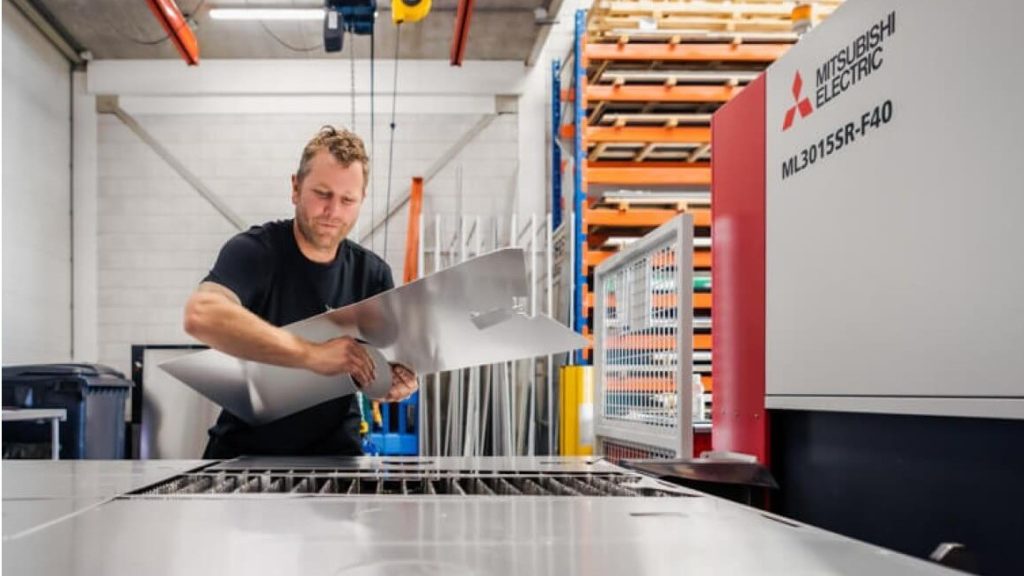 Due to the success of Oroox’s online portal, Laser Op Maat expands to a new hall with an additional laser cutting machine