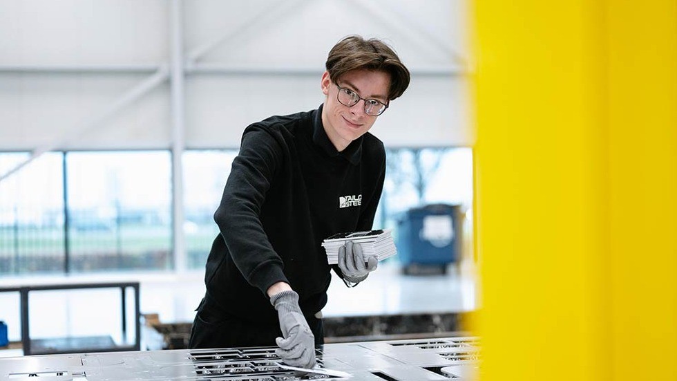 Side job as Operator, Bending operator or in Logistics