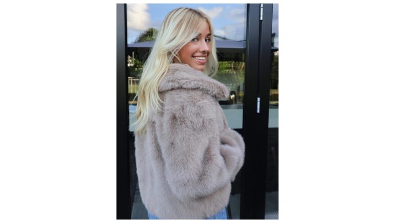 Of je nu op zoek bent naar de trends van merken zoals o.a. Loavies, Colourfull Rebel, Studio Amaya, Attentif, Ambika, Sophie & Me, etc. of statement sieraden – bij ons ben je altijd verzekerd van een stijlvolle en eigentijdse look!