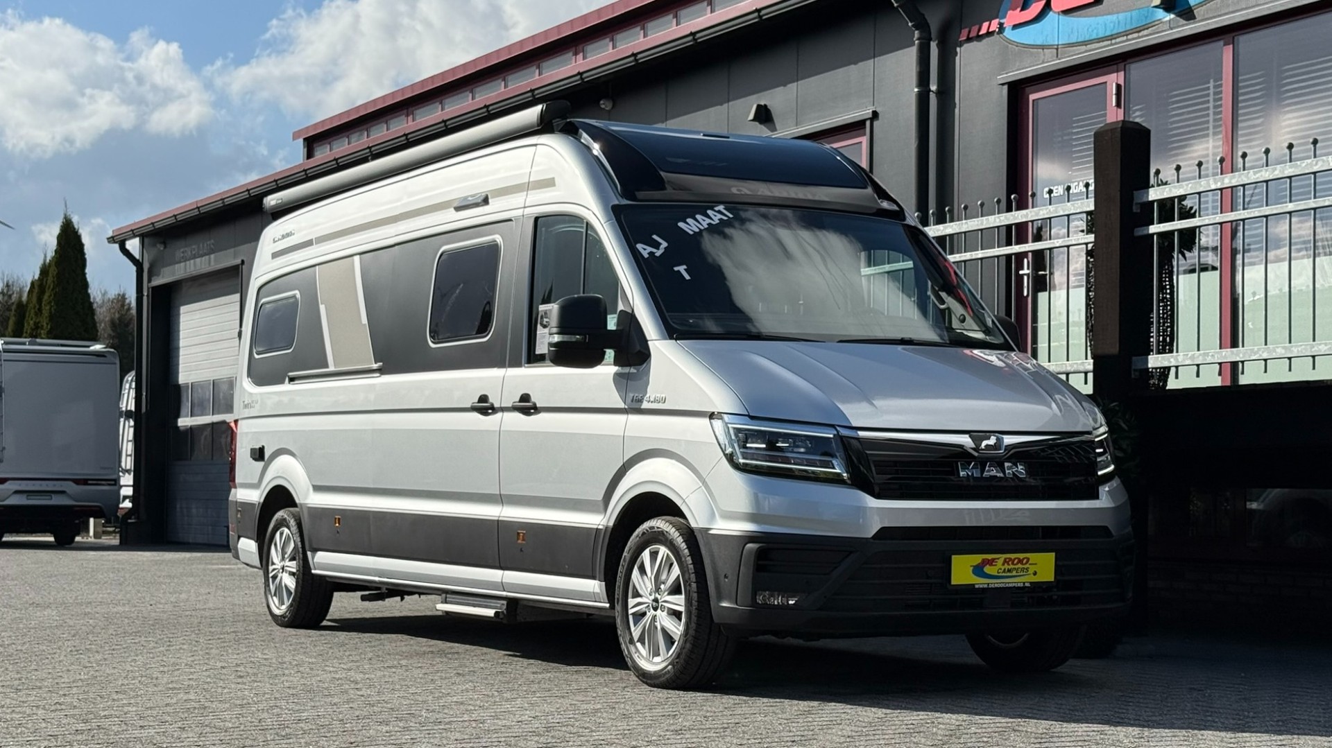 Adria Twin Max 680 SLB – MAN TGE