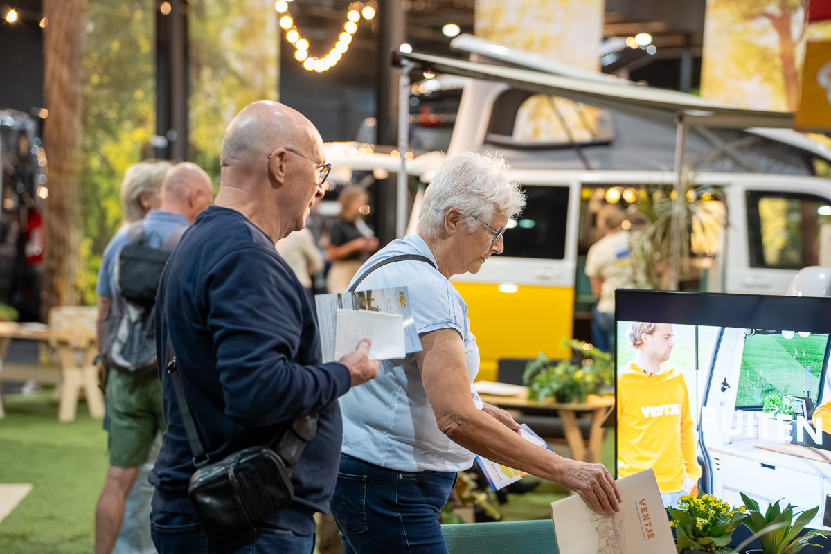 Camperbeurs hardenberg bezoekers interesse in camperbus