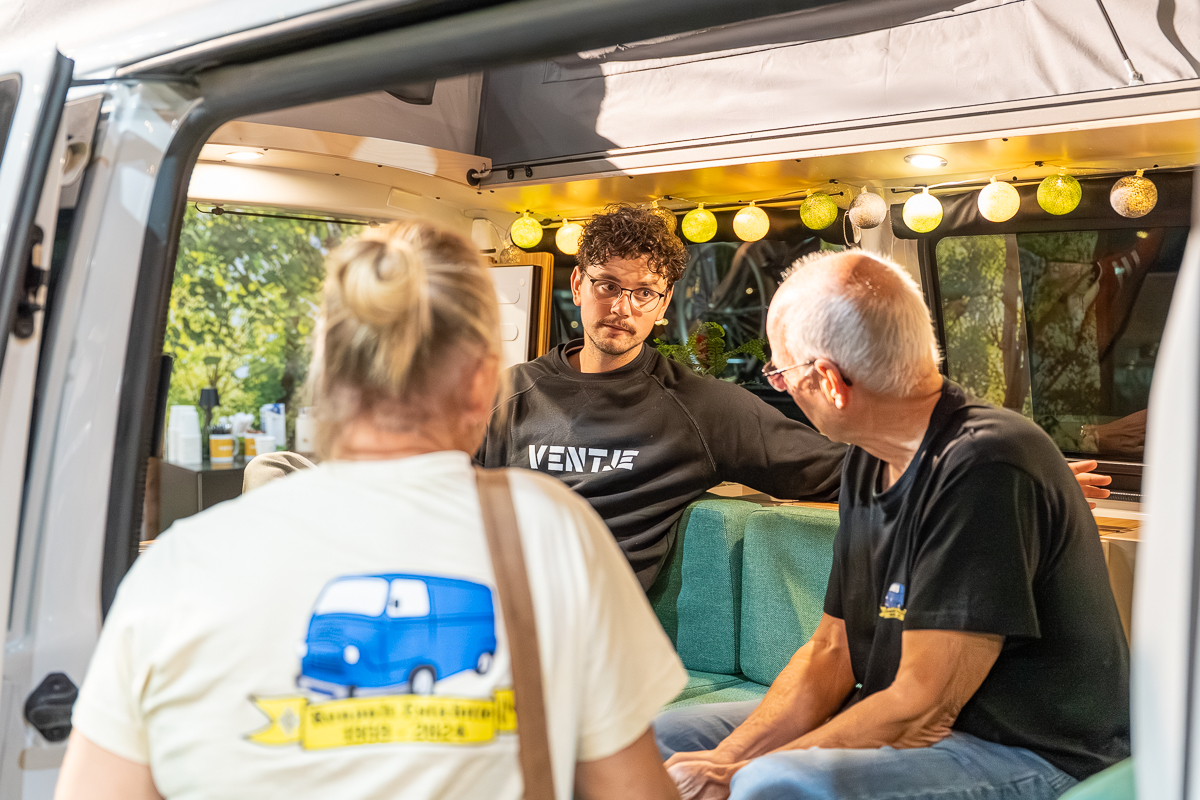 Ventje op camperbeurs hardenberg in vanlife met camperbussen