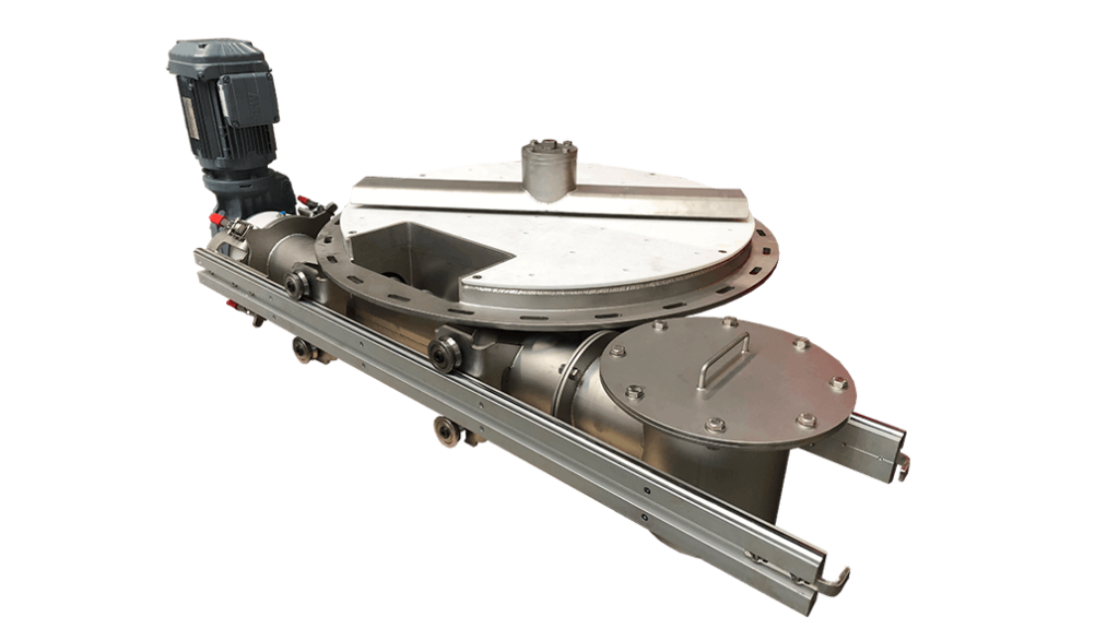 Agitator feed vessel with flat agitator for difficult flowing products