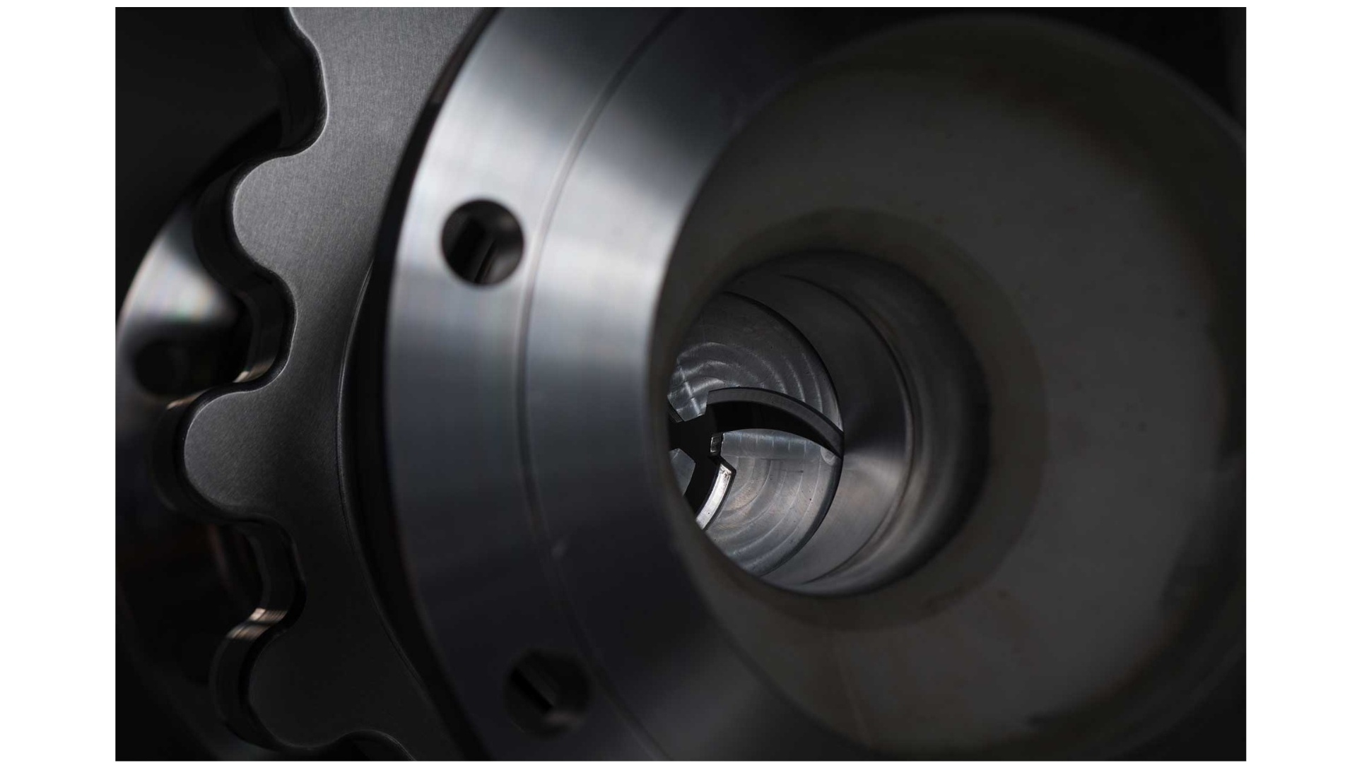 The new way of controlling the flow: Dilating Disc Valve