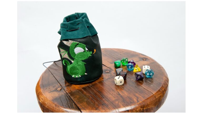 Lederen dobbelstenen tasje van leer