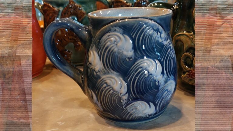 Diverse grote mokken/bierpullen in thema’s