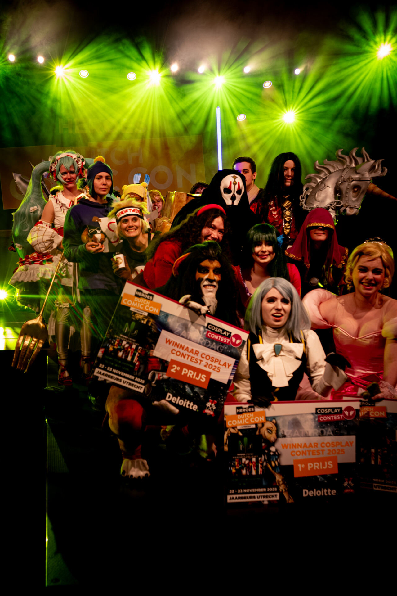Cosplayer on stage showing the prize they won in the Cosplay Contest at Heroes Dutch Comic Con.
