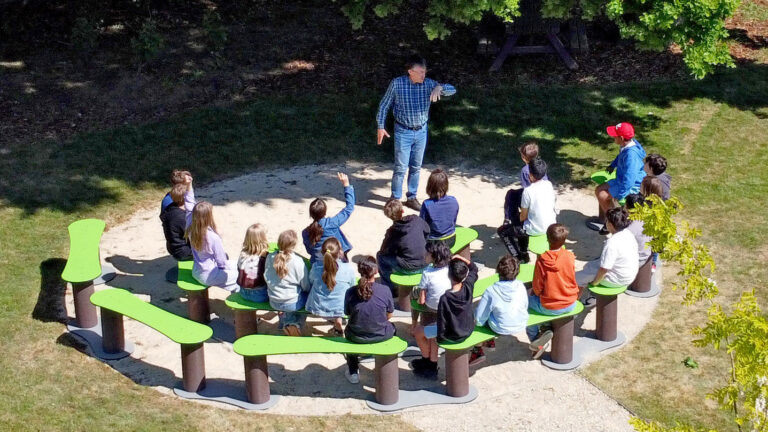 Buiten les geven op onze duurzame buiten-arena