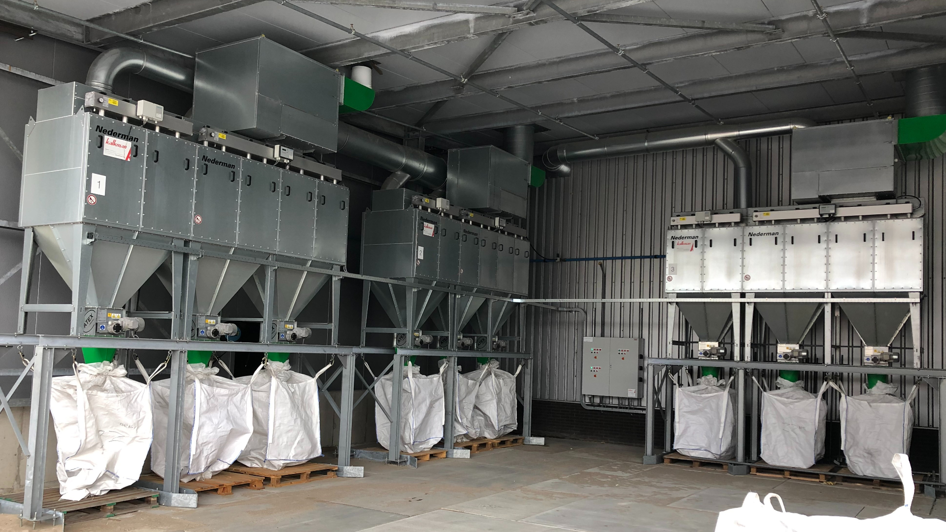 De-dusting installations