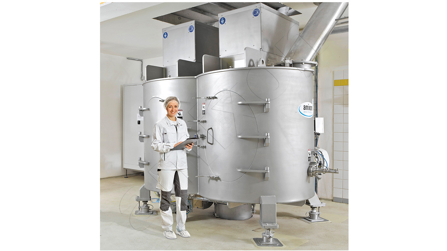 Vertical twin shaft mixer