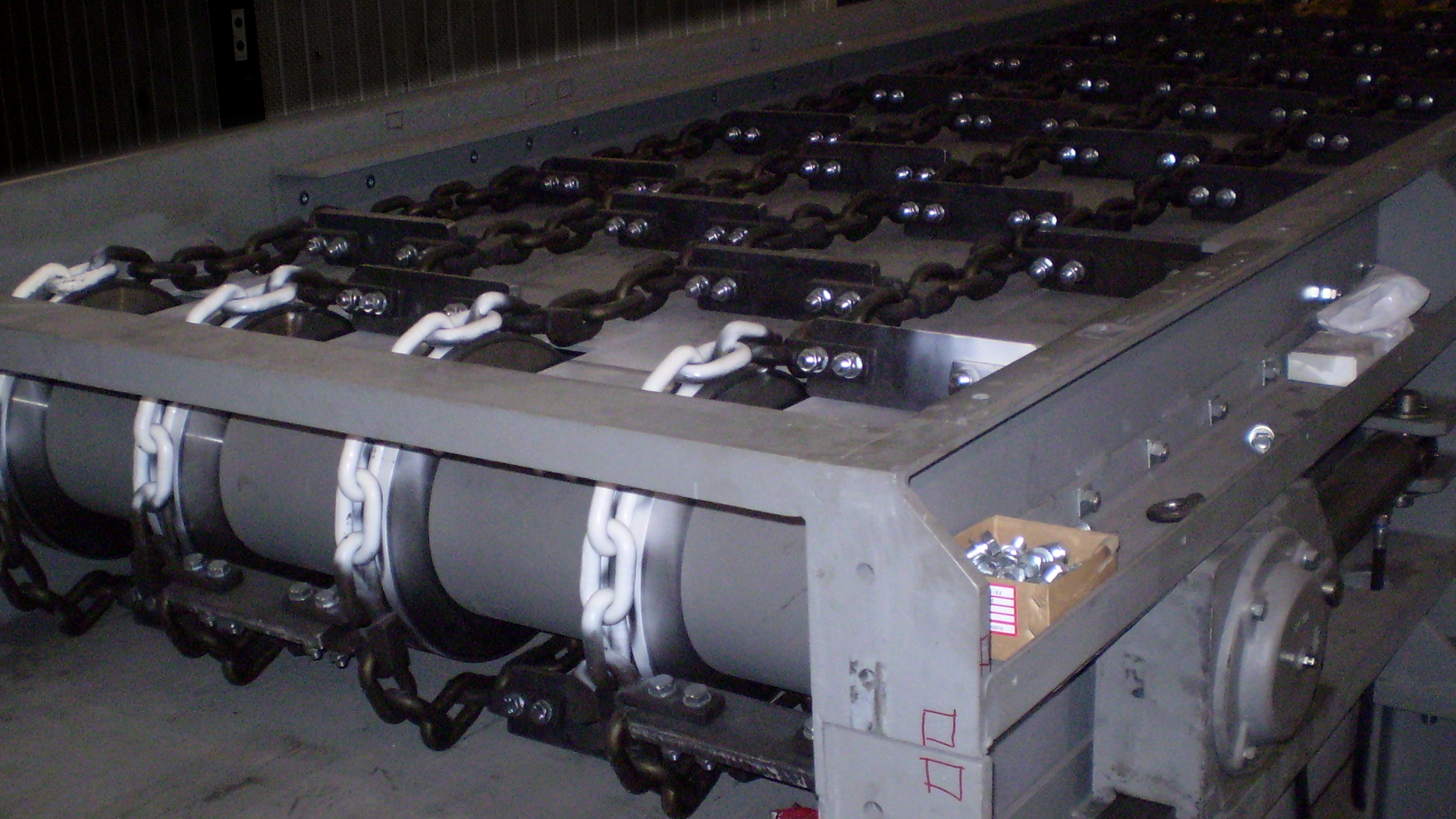 EM- ARMORED CHAIN CONVEYOR