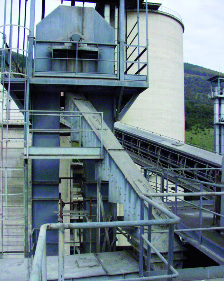 ELD – Bucket Elevator with chains and shackles