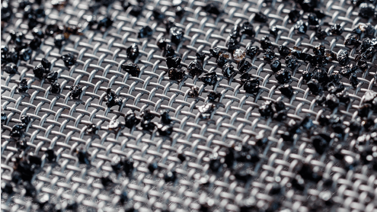 Wear-resistant screen cloth – with multiple service life