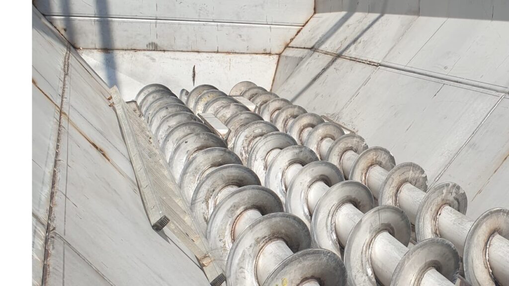 We design and manufacture custom screw conveyor systems for the handling of granular food materials and for particularly challenging transport applications, ensuring hygiene, reliability, and optimal performance.