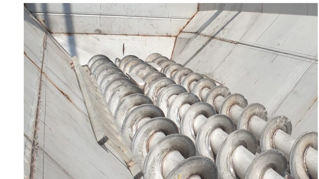 Realizziamo impianti a coclea su misura per il trasporto di materiali granulari alimentari e per trasporti particolarmente difficili, garantendo igiene, affidabilità e prestazioni ottimali.