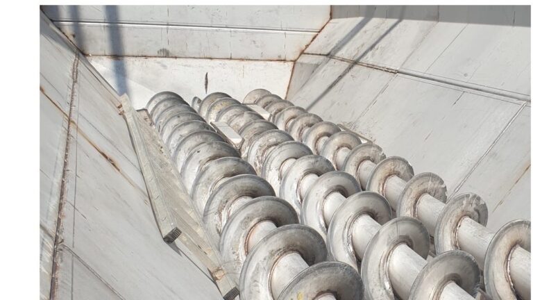 Realizziamo impianti a coclea su misura per il trasporto di materiali granulari alimentari e per trasporti particolarmente difficili, garantendo igiene, affidabilità e prestazioni ottimali.