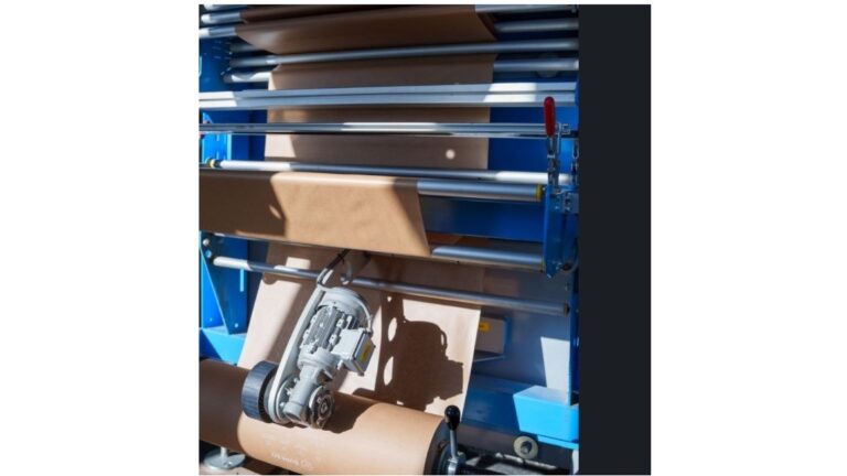 Packaging machine whit paper wrapping
