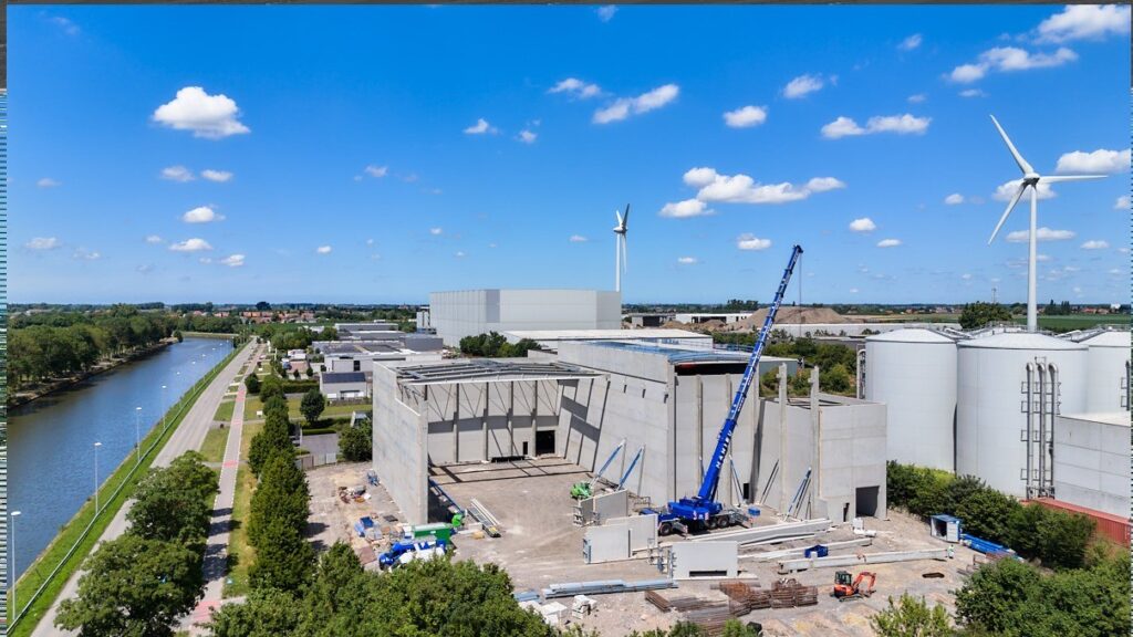 Betonbouw met prefab betonkolommen en panelen uit eigen productie