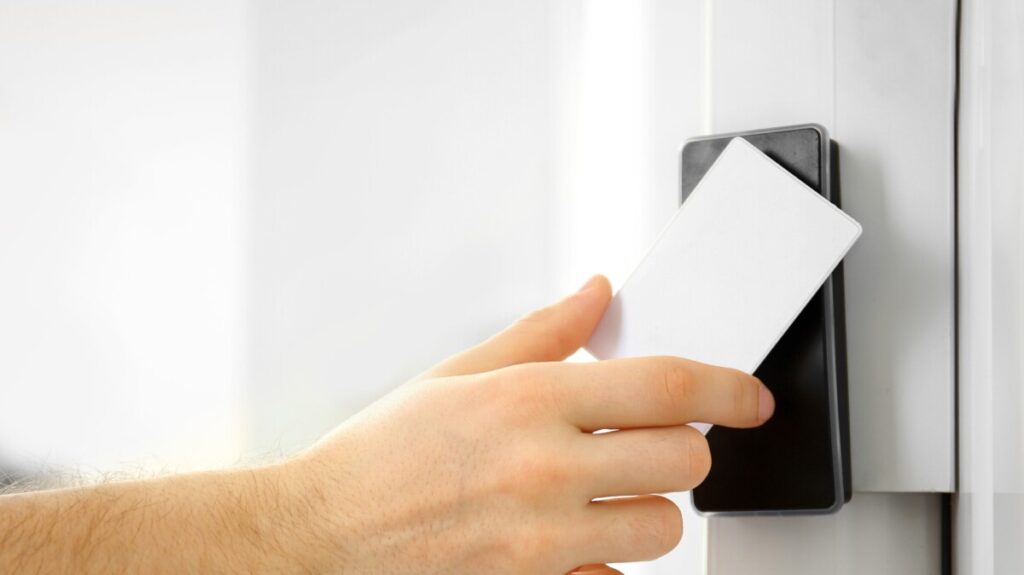 Sécurité du bâtiment – Caméras & Contrôle d’accès