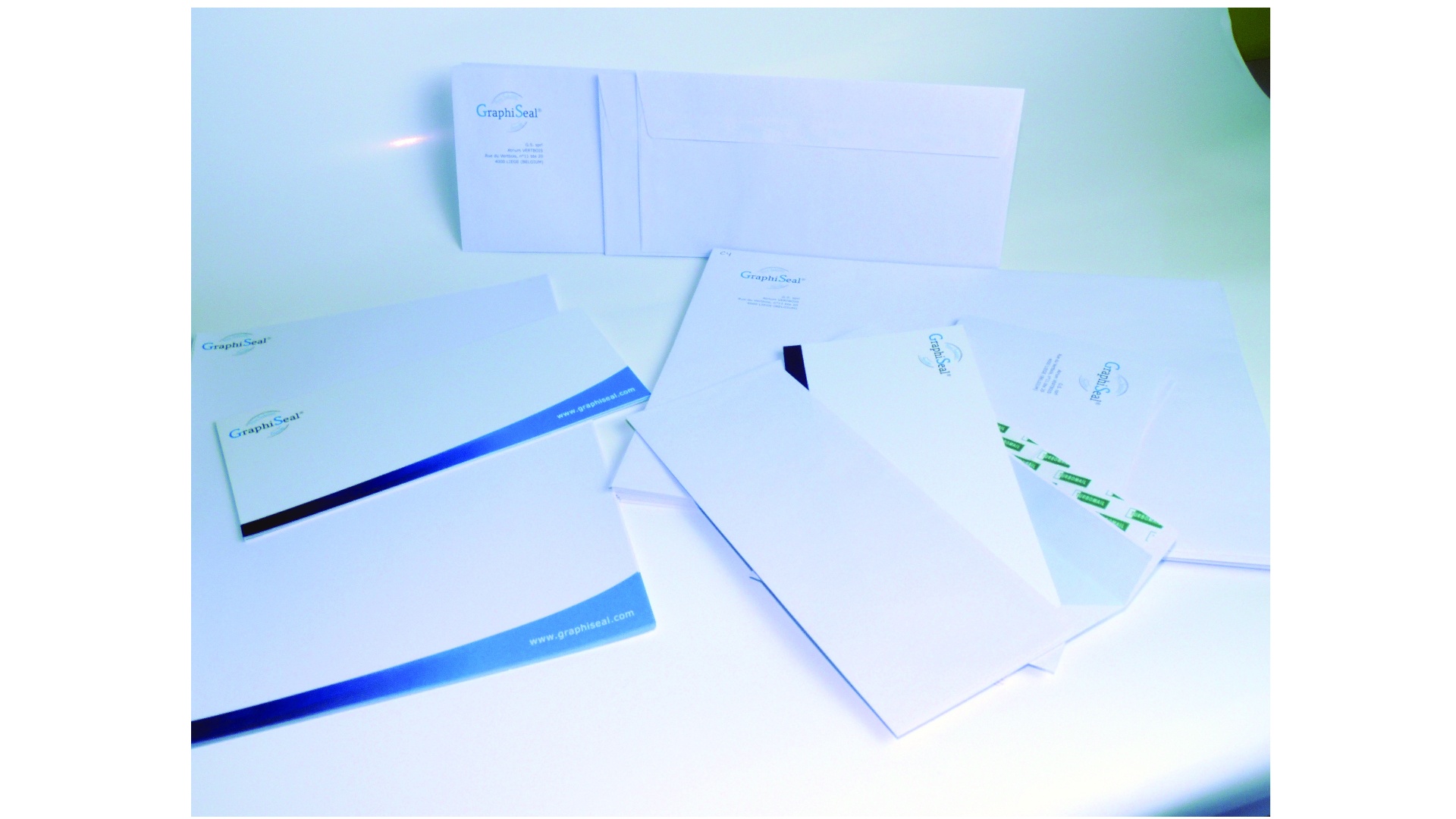 Kantoorartikelen: enveloppen, briefpapier, visitekaartjes, etc.