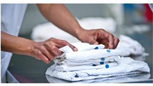 Spécialiste de l’entretien du linge personnel des résidents