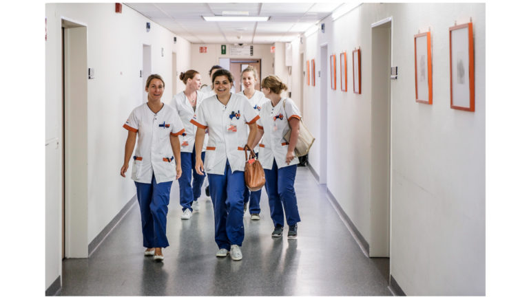 Travailler en bonne santé et en toute sécurité dans le secteur des soins