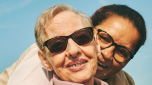 Appartement avec services ou maison de repos : que choisir ?