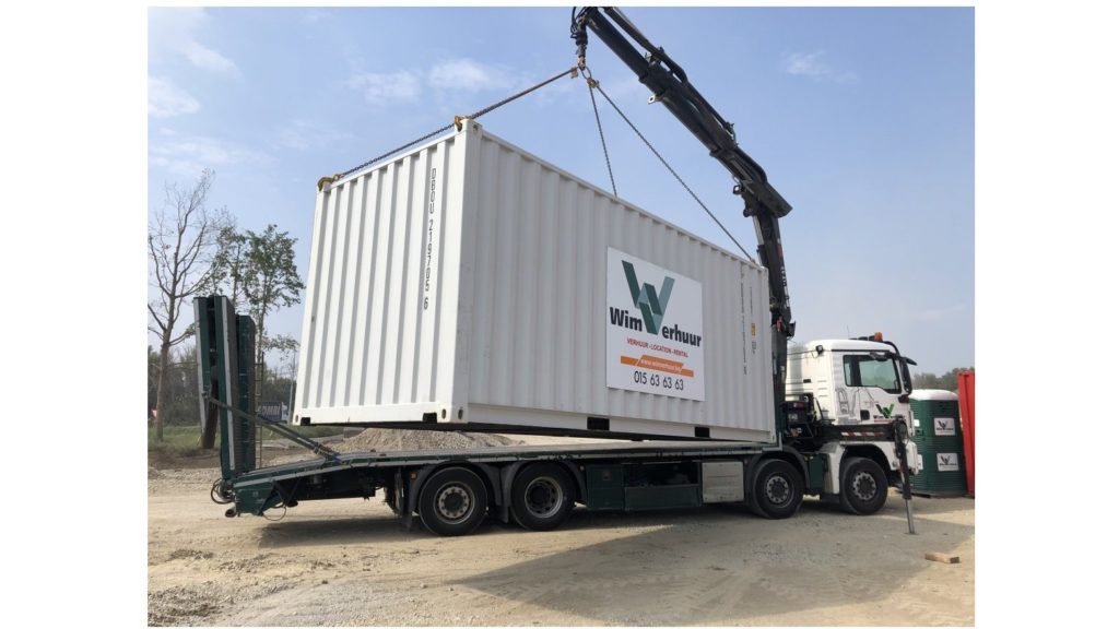 Travailler avec un camion grue AV-015