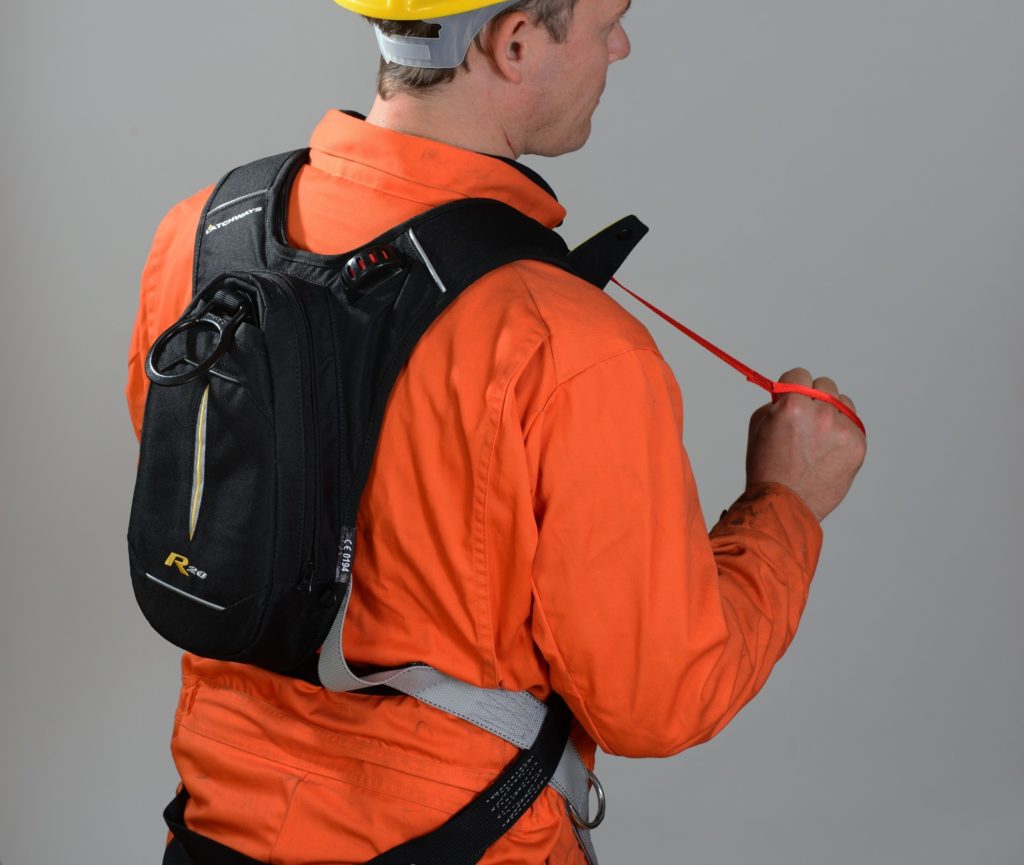 WERKEN OP HOOGTE EN BESLOTEN