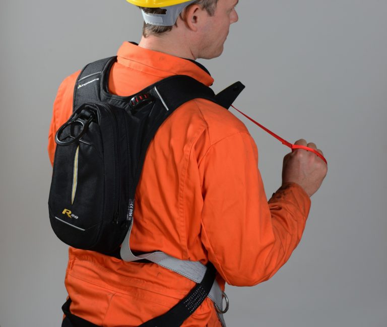 WERKEN OP HOOGTE EN BESLOTEN