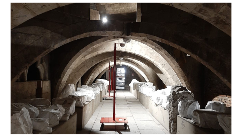 In the restoration phase: the construction site of Notre-Dame is protected against fire risks.