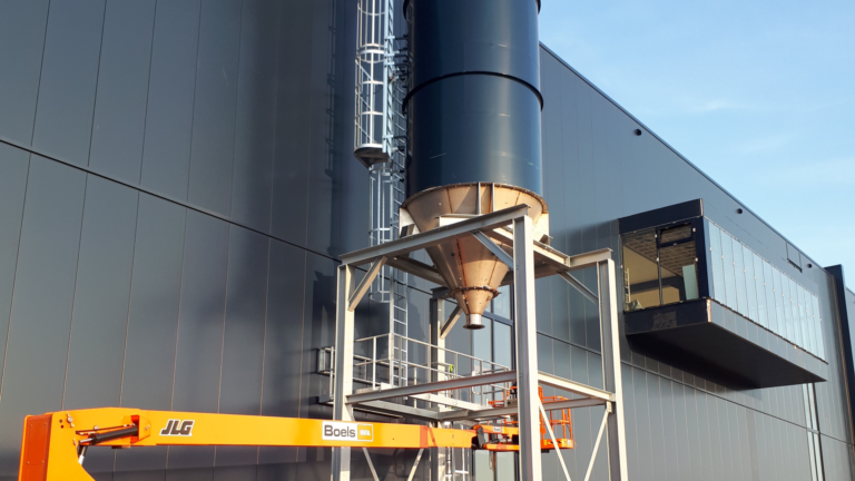 Flyash with dense phase pneumatic transport