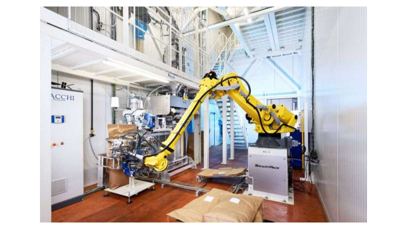 SmartPack robotic bag filling and palletizing