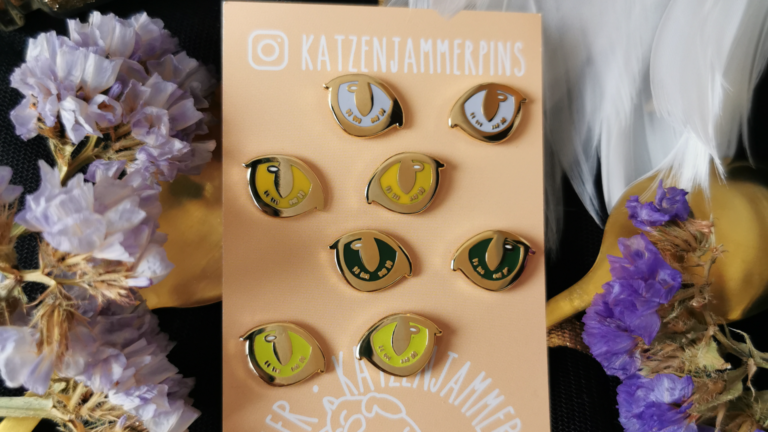 Cat Eyes – Hard Enamel Pin Gold