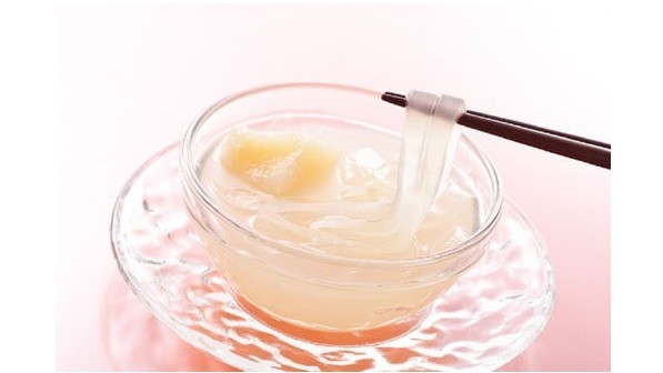 Kuzukiri Noodle Jelly with Peach