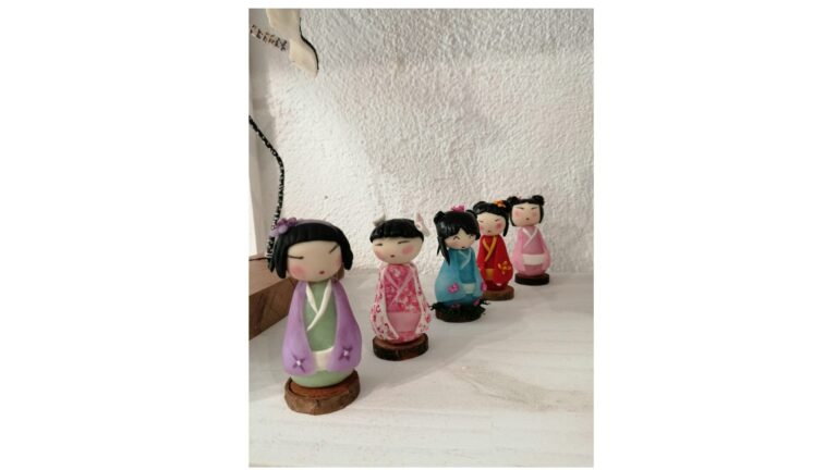 Kokeshi artisanales fait maison