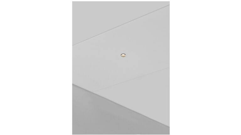 De Ferro – Geïntegreerde verlichting in een metalen Luxalon® plafond