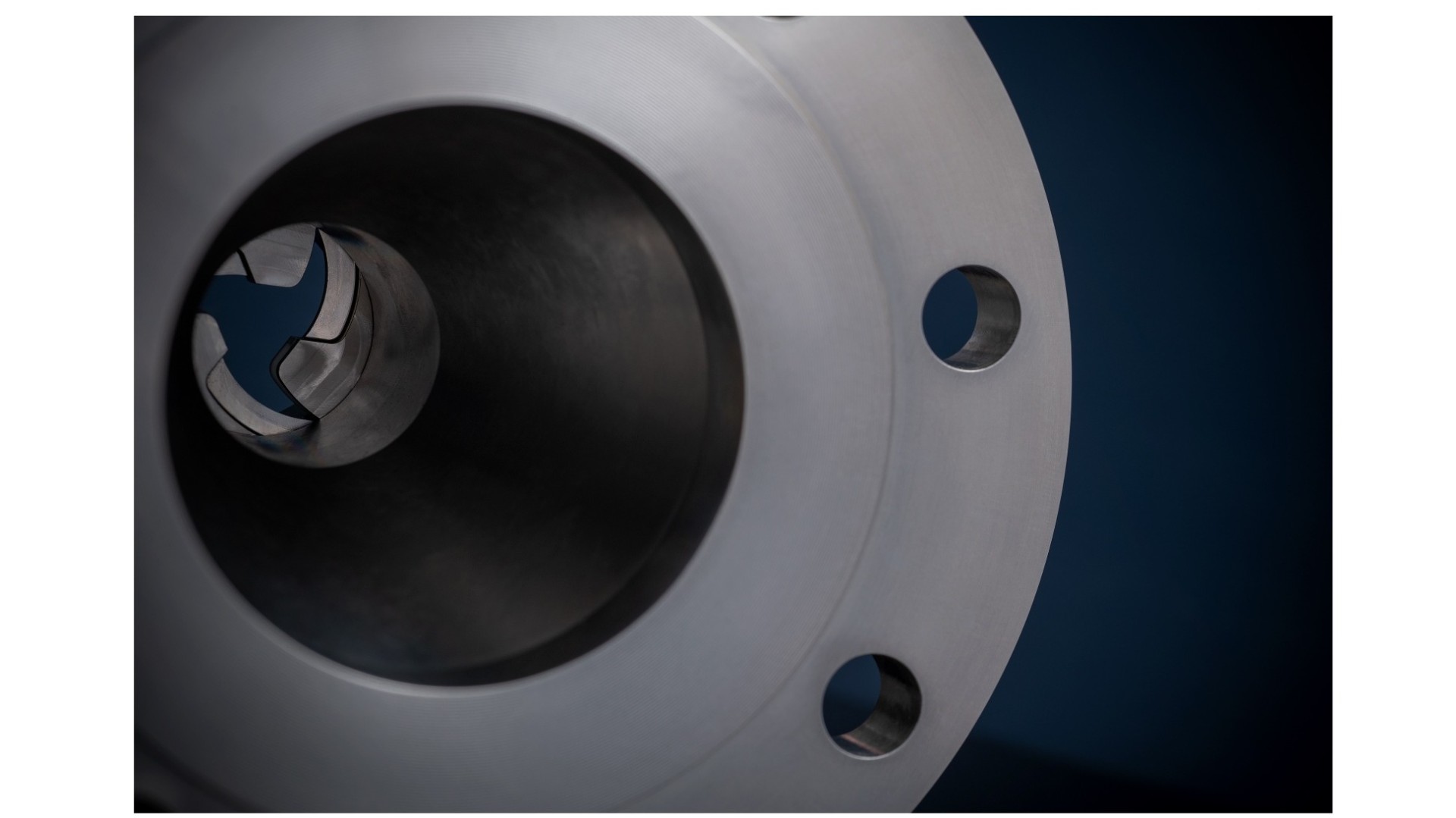 The new way of controlling the flow: Dilating Disc Valve