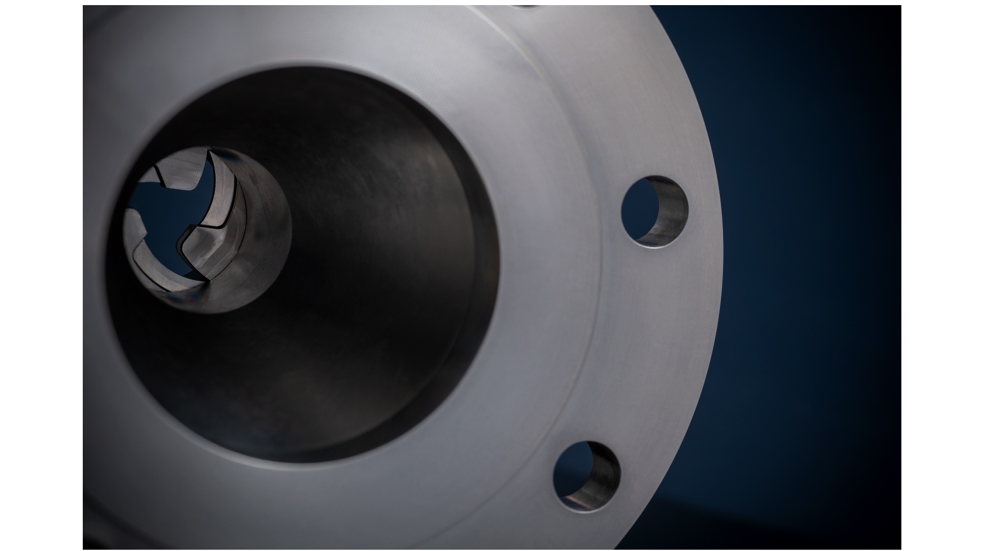 The new way of controlling the flow: Dilating Disc Valve