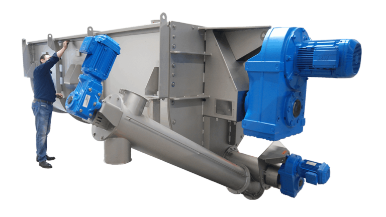 Agitator bunker with horizontal agitator for difficult flowing products