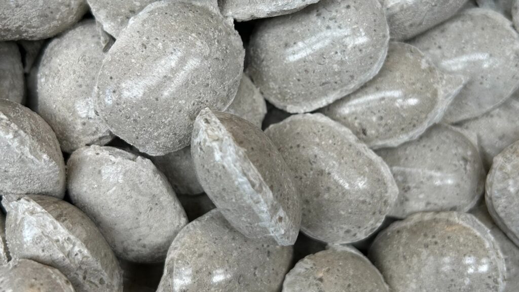 Lime briqueting