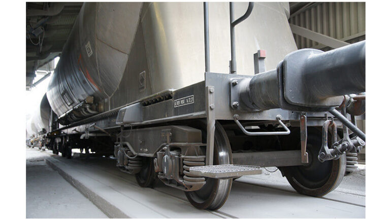 Underfloor railway scale with SysTec weighing terminal