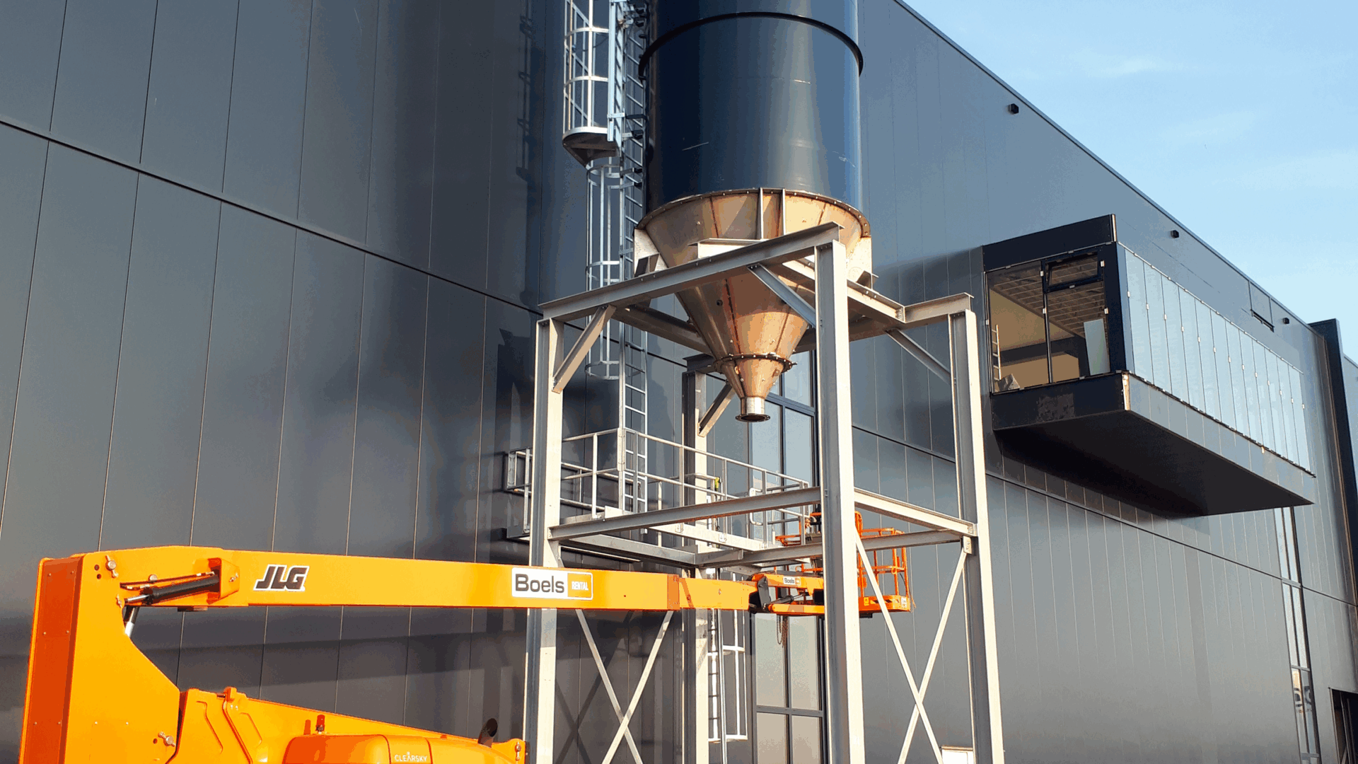 Vliegas met dense phase pneumatisch transport