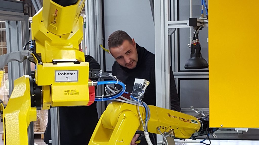 Tech-services Automation: PLC- and robot programming, vision systems