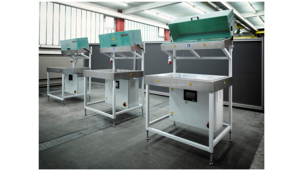 Heating table with hood