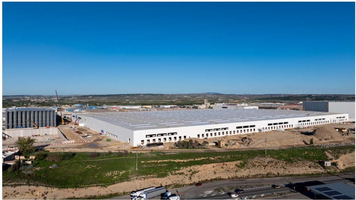 Prosistemas construye el pavimento estructural de Alta Planimetría para un macrocomplejo textil en Zaragoza