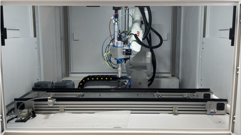 EXOM PARTICIPA EN LA VALIDACIÓN INDUSTRIAL DE UNA NUEVA CELDA ROBOTIZADA PARA SOLDADURA DE BATERÍAS