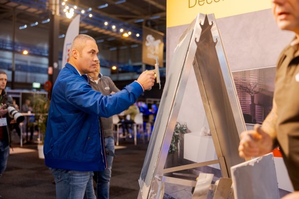 Decoratieve pleister exposant afbouw vakdagen