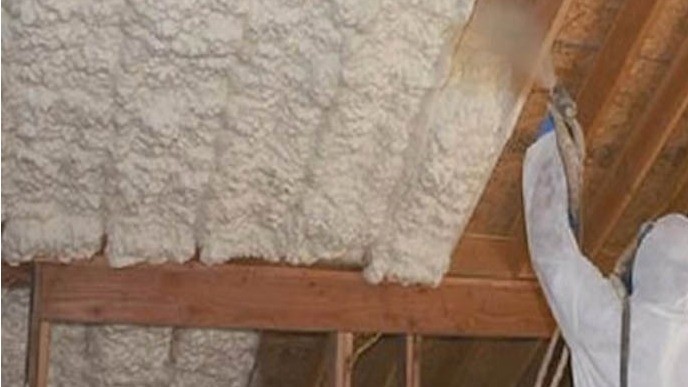 Dakisolatie met opencellig PUR Schuim