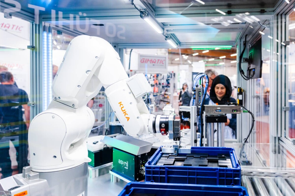 KUKA Greifarm auf der KUTENO 2025